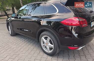Внедорожник / Кроссовер Porsche Cayenne 2014 в 
