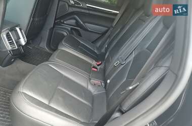Внедорожник / Кроссовер Porsche Cayenne 2014 в 