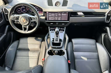 Позашляховик / Кросовер Porsche Cayenne 2021 в 