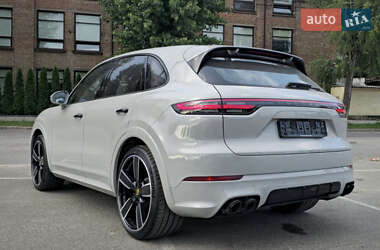 Позашляховик / Кросовер Porsche Cayenne 2022 в 