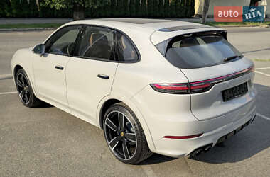 Позашляховик / Кросовер Porsche Cayenne 2022 в 