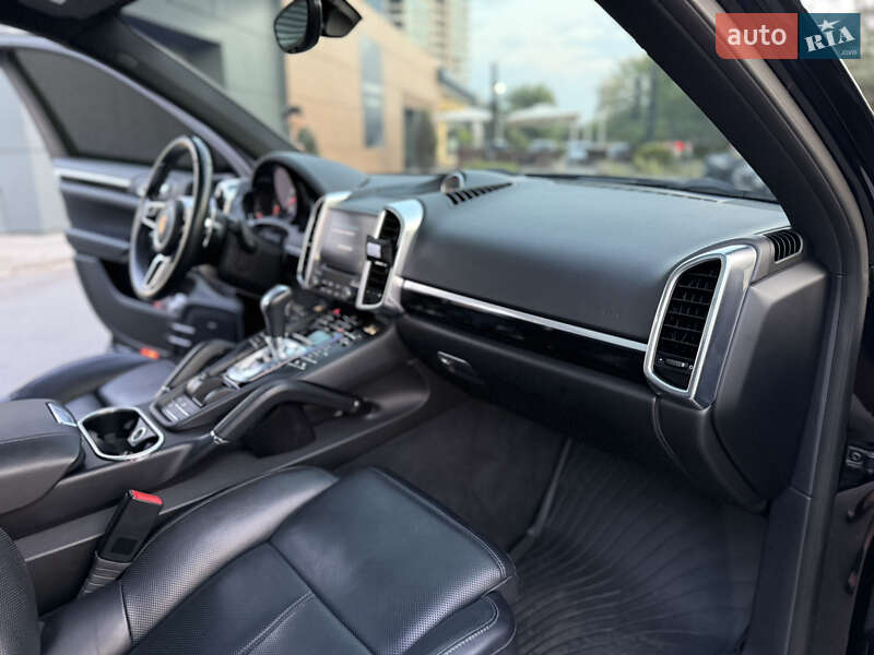 Позашляховик / Кросовер Porsche Cayenne 2017 в Києві