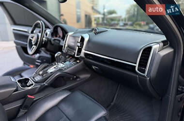 Внедорожник / Кроссовер Porsche Cayenne 2017 в 