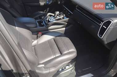 Внедорожник / Кроссовер Porsche Cayenne 2019 в 