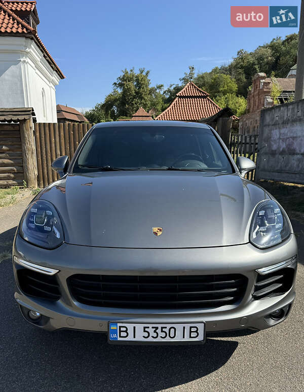 Внедорожник / Кроссовер Porsche Cayenne 2015 в 