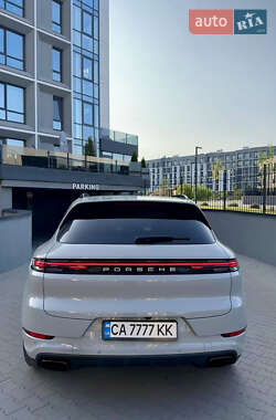 Внедорожник / Кроссовер Porsche Cayenne 2023 в 