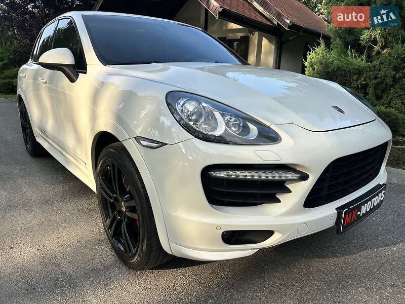 Внедорожник / Кроссовер Porsche Cayenne 2010 в 