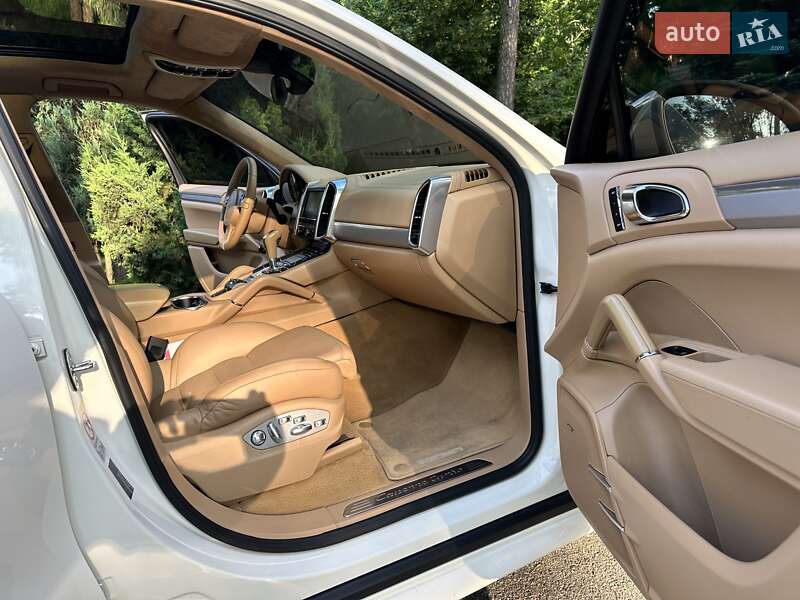 Внедорожник / Кроссовер Porsche Cayenne 2010 в Киеве