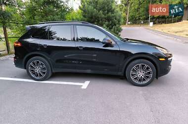 Внедорожник / Кроссовер Porsche Cayenne 2015 в 
