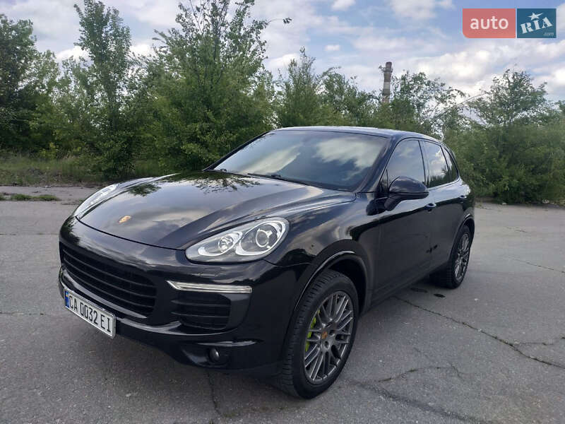 Внедорожник / Кроссовер Porsche Cayenne 2016 в 