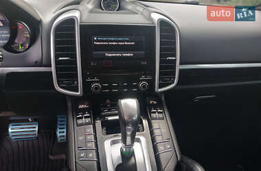 Внедорожник / Кроссовер Porsche Cayenne 2016 в 