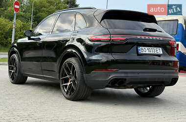 Внедорожник / Кроссовер Porsche Cayenne 2018 в 