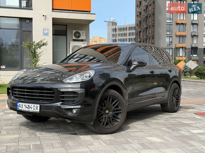 Внедорожник / Кроссовер Porsche Cayenne 2015 в 