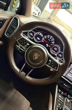 Внедорожник / Кроссовер Porsche Cayenne 2019 в 