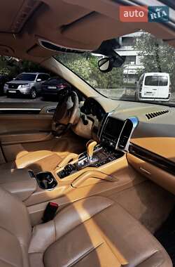 Внедорожник / Кроссовер Porsche Cayenne 2012 в 