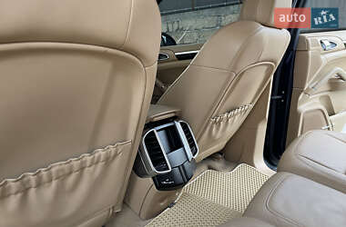Внедорожник / Кроссовер Porsche Cayenne 2012 в 
