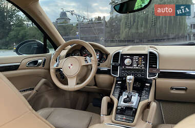 Внедорожник / Кроссовер Porsche Cayenne 2012 в 