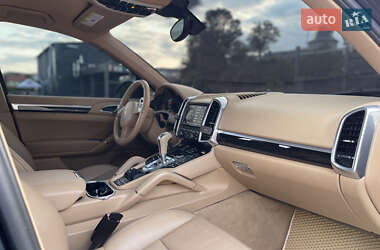 Внедорожник / Кроссовер Porsche Cayenne 2012 в 