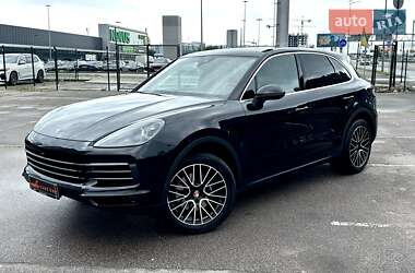 Внедорожник / Кроссовер Porsche Cayenne 2018 в 