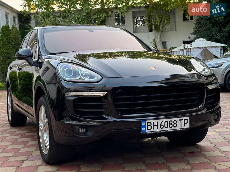 Внедорожник / Кроссовер Porsche Cayenne 2015 в 
