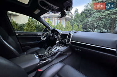 Внедорожник / Кроссовер Porsche Cayenne 2015 в 