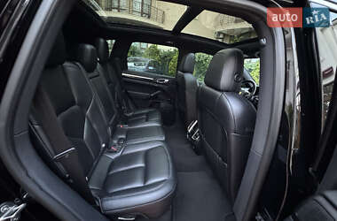 Внедорожник / Кроссовер Porsche Cayenne 2015 в 