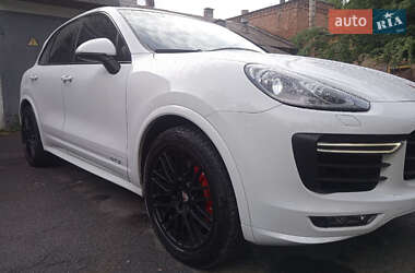 Внедорожник / Кроссовер Porsche Cayenne 2015 в 
