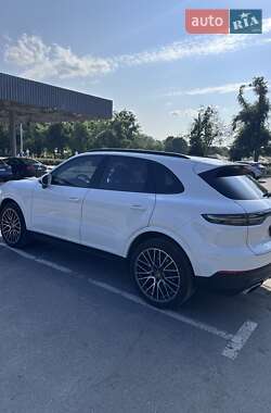Внедорожник / Кроссовер Porsche Cayenne 2018 в 