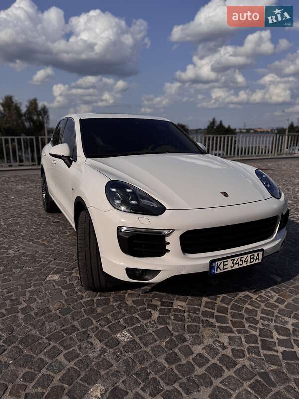 Внедорожник / Кроссовер Porsche Cayenne 2015 в 