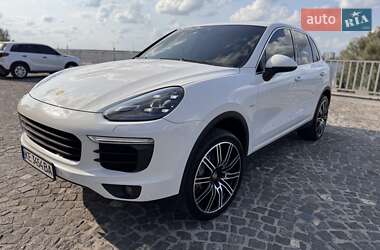 Внедорожник / Кроссовер Porsche Cayenne 2015 в 