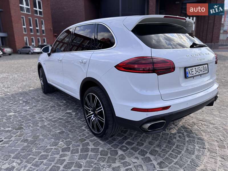 Позашляховик / Кросовер Porsche Cayenne 2015 в Дніпрі