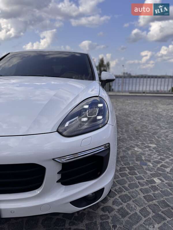 Позашляховик / Кросовер Porsche Cayenne 2015 в Дніпрі