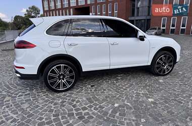 Внедорожник / Кроссовер Porsche Cayenne 2015 в 