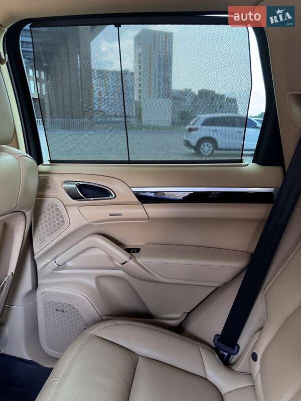 Позашляховик / Кросовер Porsche Cayenne 2015 в Дніпрі