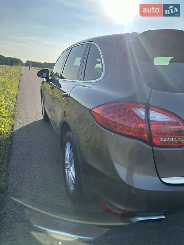 Позашляховик / Кросовер Porsche Cayenne 2014 в Луцьку