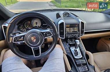 Внедорожник / Кроссовер Porsche Cayenne 2015 в 