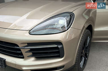 Внедорожник / Кроссовер Porsche Cayenne 2018 в 