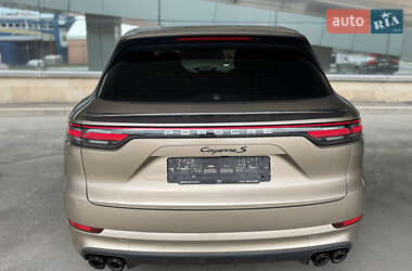 Внедорожник / Кроссовер Porsche Cayenne 2018 в 