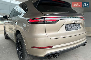 Внедорожник / Кроссовер Porsche Cayenne 2018 в 