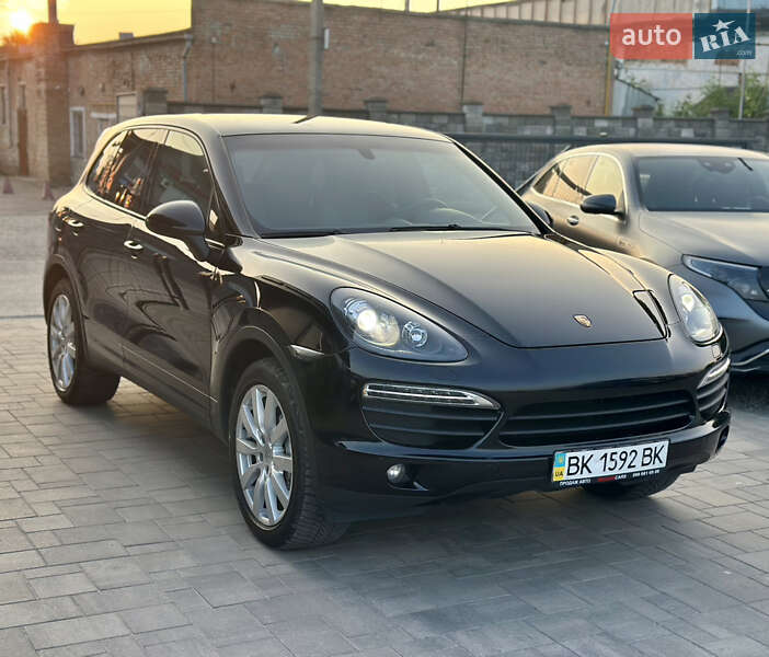 Внедорожник / Кроссовер Porsche Cayenne 2011 в Ровно