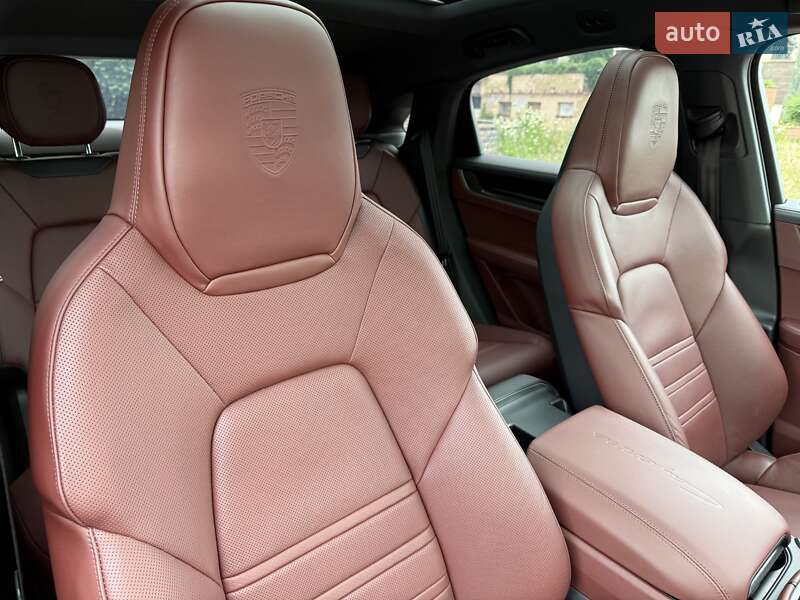 Внедорожник / Кроссовер Porsche Cayenne 2023 в Киеве