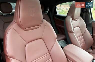 Внедорожник / Кроссовер Porsche Cayenne 2023 в 