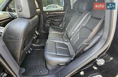 Внедорожник / Кроссовер Porsche Cayenne 2013 в 