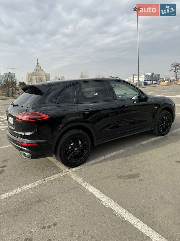 Позашляховик / Кросовер Porsche Cayenne 2016 в Києві