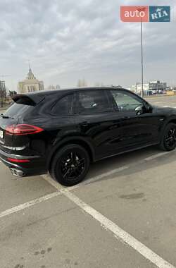 Внедорожник / Кроссовер Porsche Cayenne 2016 в 
