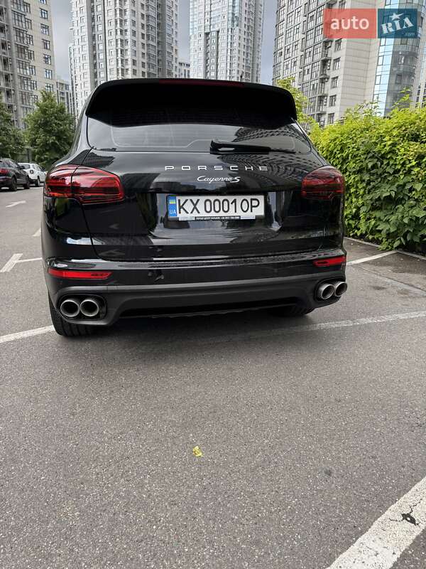 Позашляховик / Кросовер Porsche Cayenne 2016 в Києві