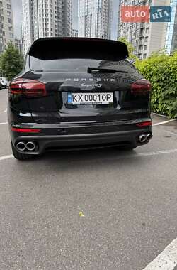Внедорожник / Кроссовер Porsche Cayenne 2016 в 