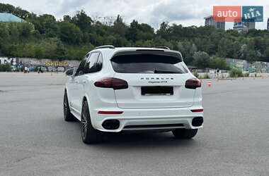 Позашляховик / Кросовер Porsche Cayenne 2015 в 