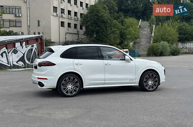 Позашляховик / Кросовер Porsche Cayenne 2015 в 