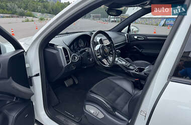 Позашляховик / Кросовер Porsche Cayenne 2015 в 